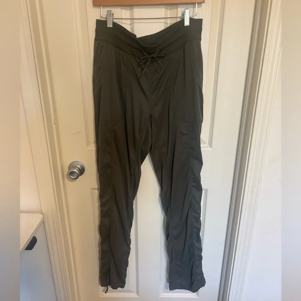 The North Face Women’s Joggers Olive Activewear Pants Lightweight Stretch - Picture 2 of 8